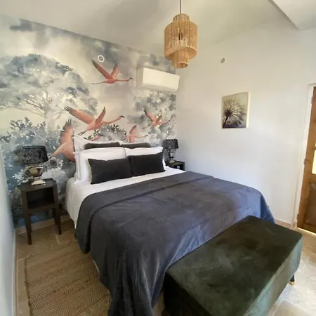 Encantada Homestay *